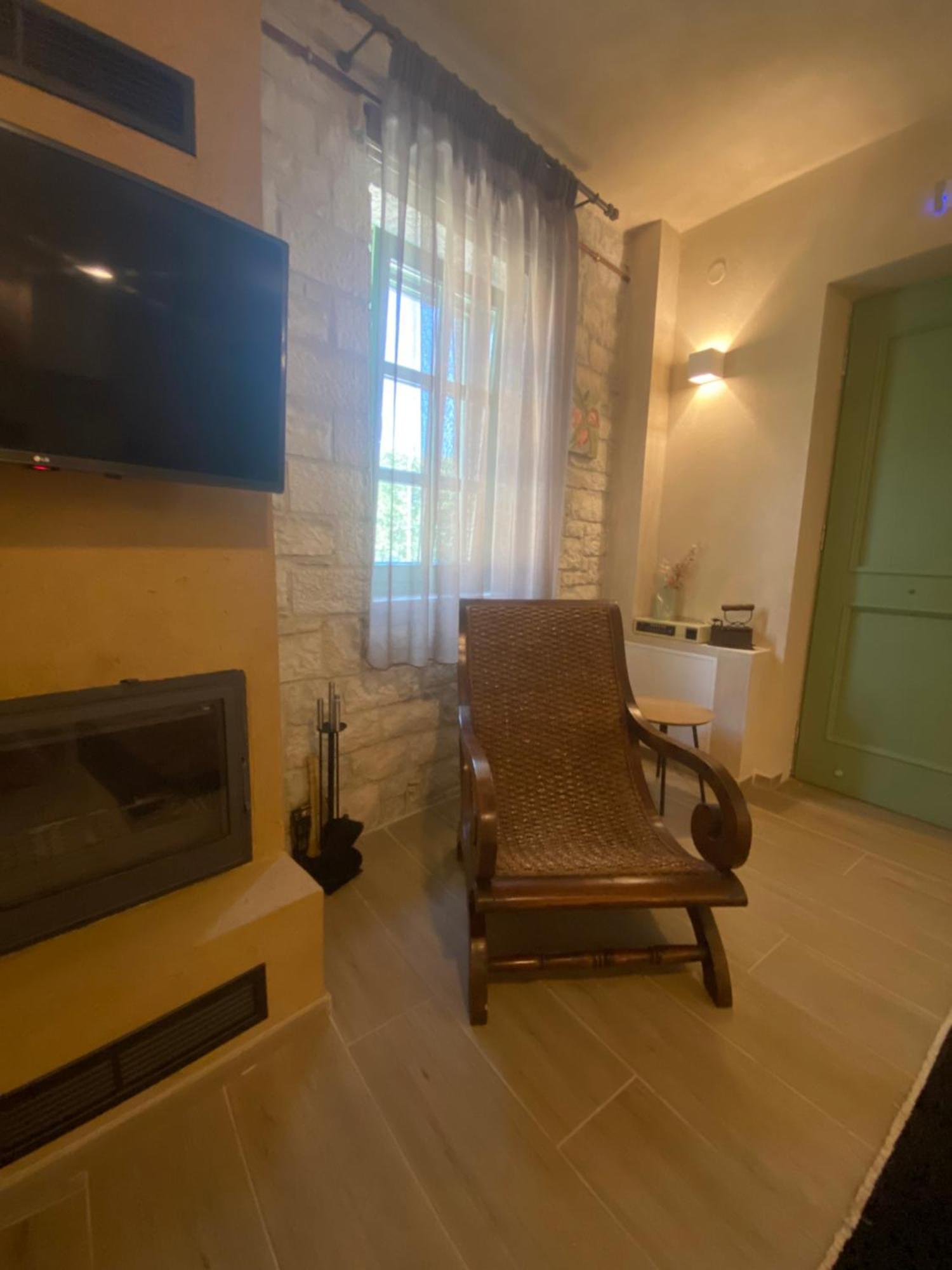 Aristi Boutique Stonehouse With Attic Apartment Exterior photo