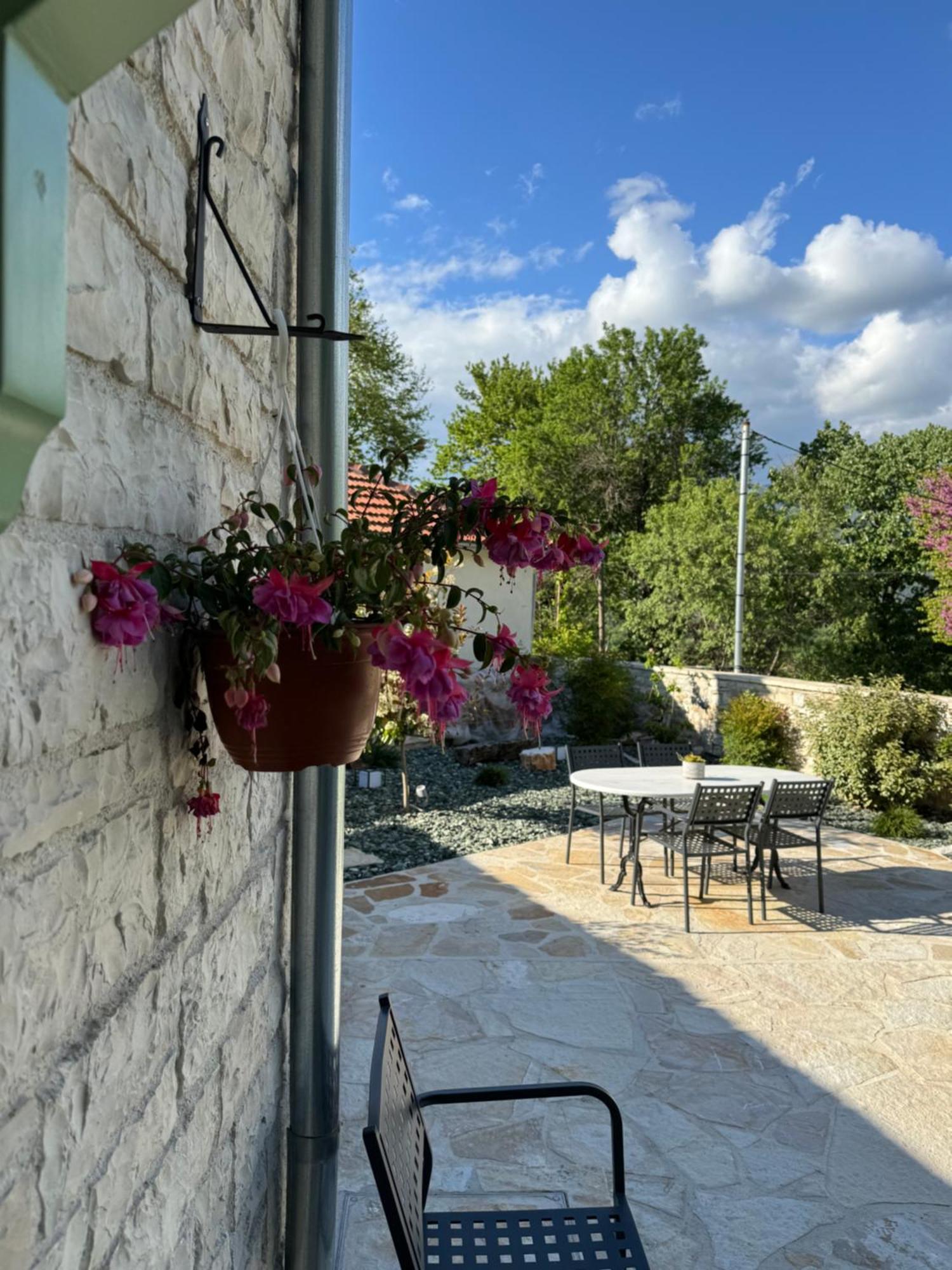 Aristi Boutique Stonehouse With Attic Apartment Exterior photo