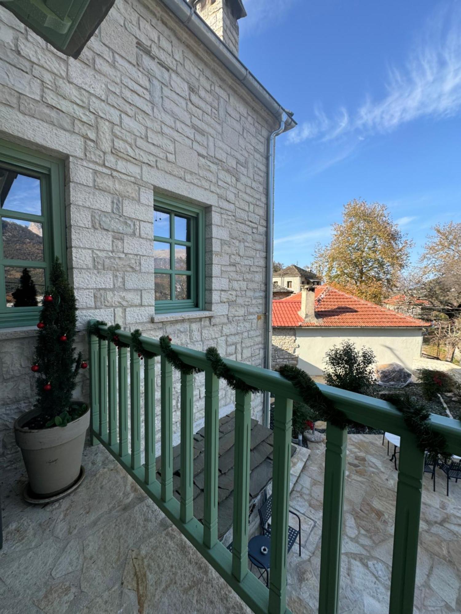 Aristi Boutique Stonehouse With Attic Apartment Exterior photo