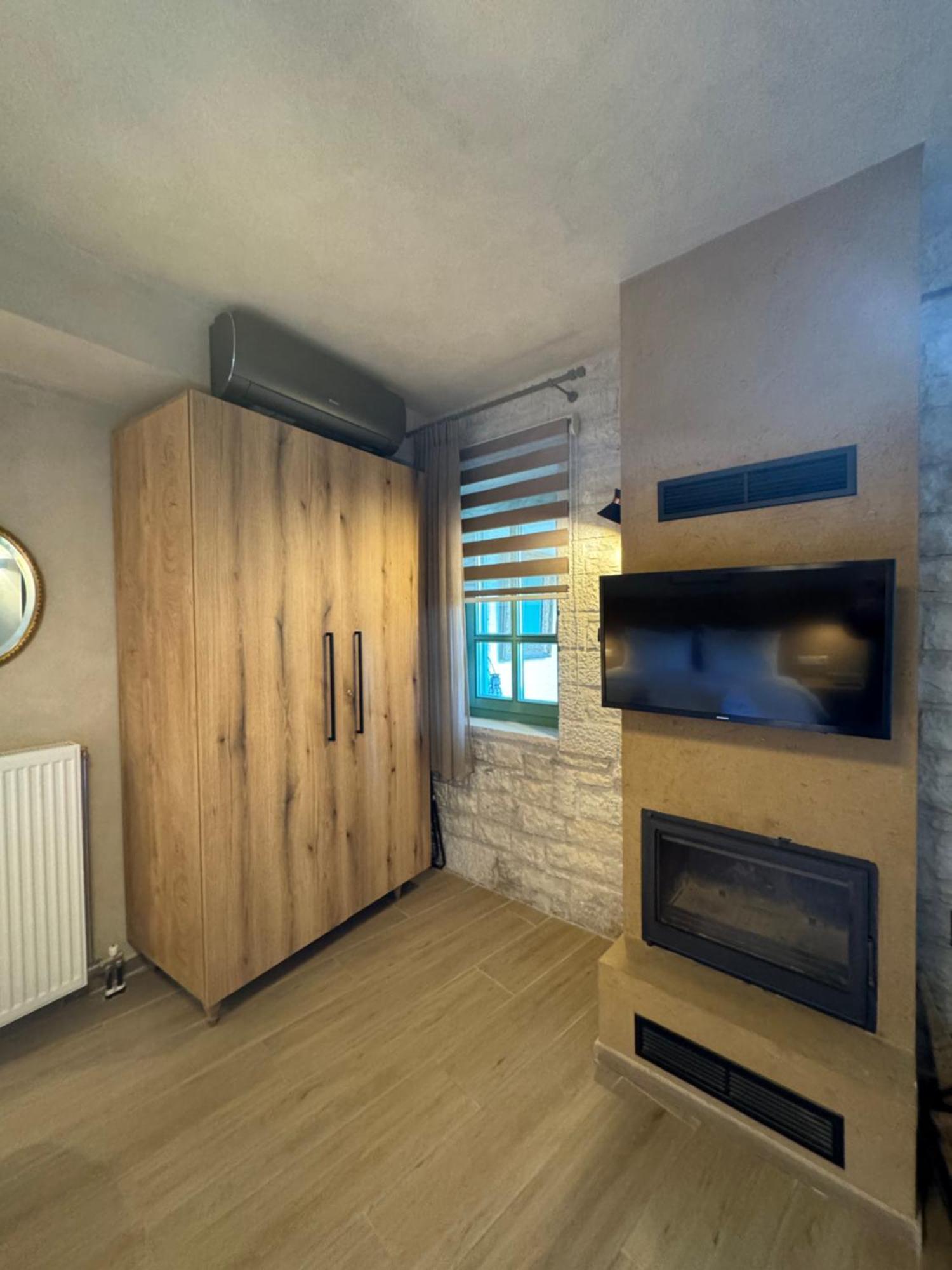 Aristi Boutique Stonehouse With Attic Apartment Exterior photo