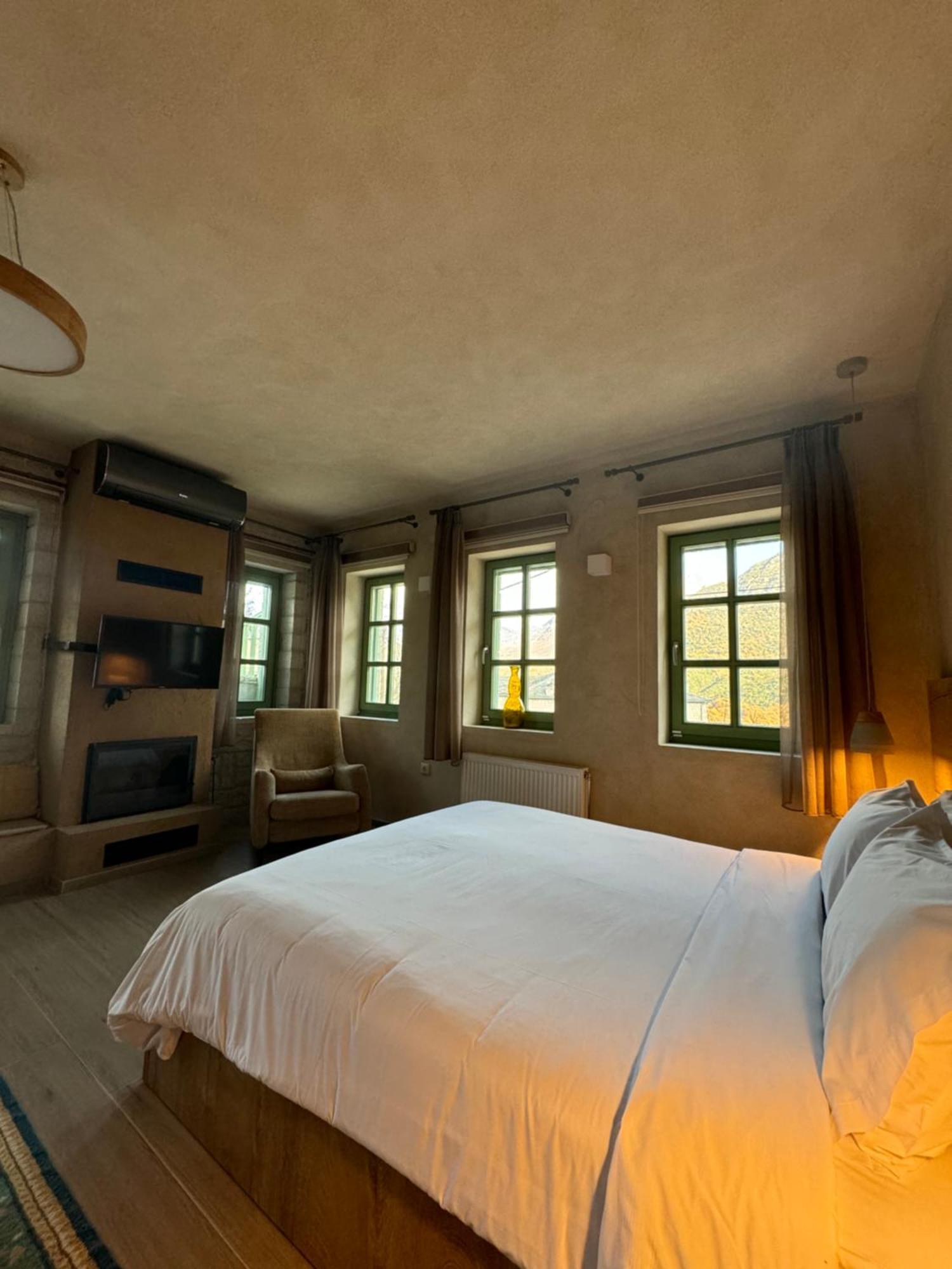 Aristi Boutique Stonehouse With Attic Apartment Exterior photo