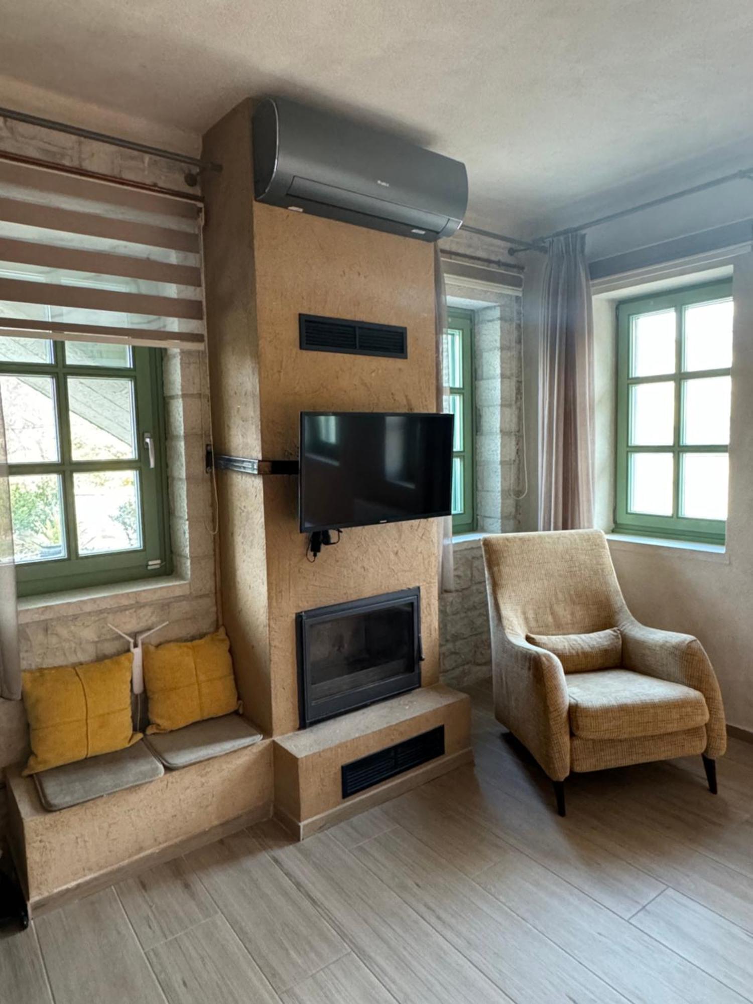 Aristi Boutique Stonehouse With Attic Apartment Exterior photo
